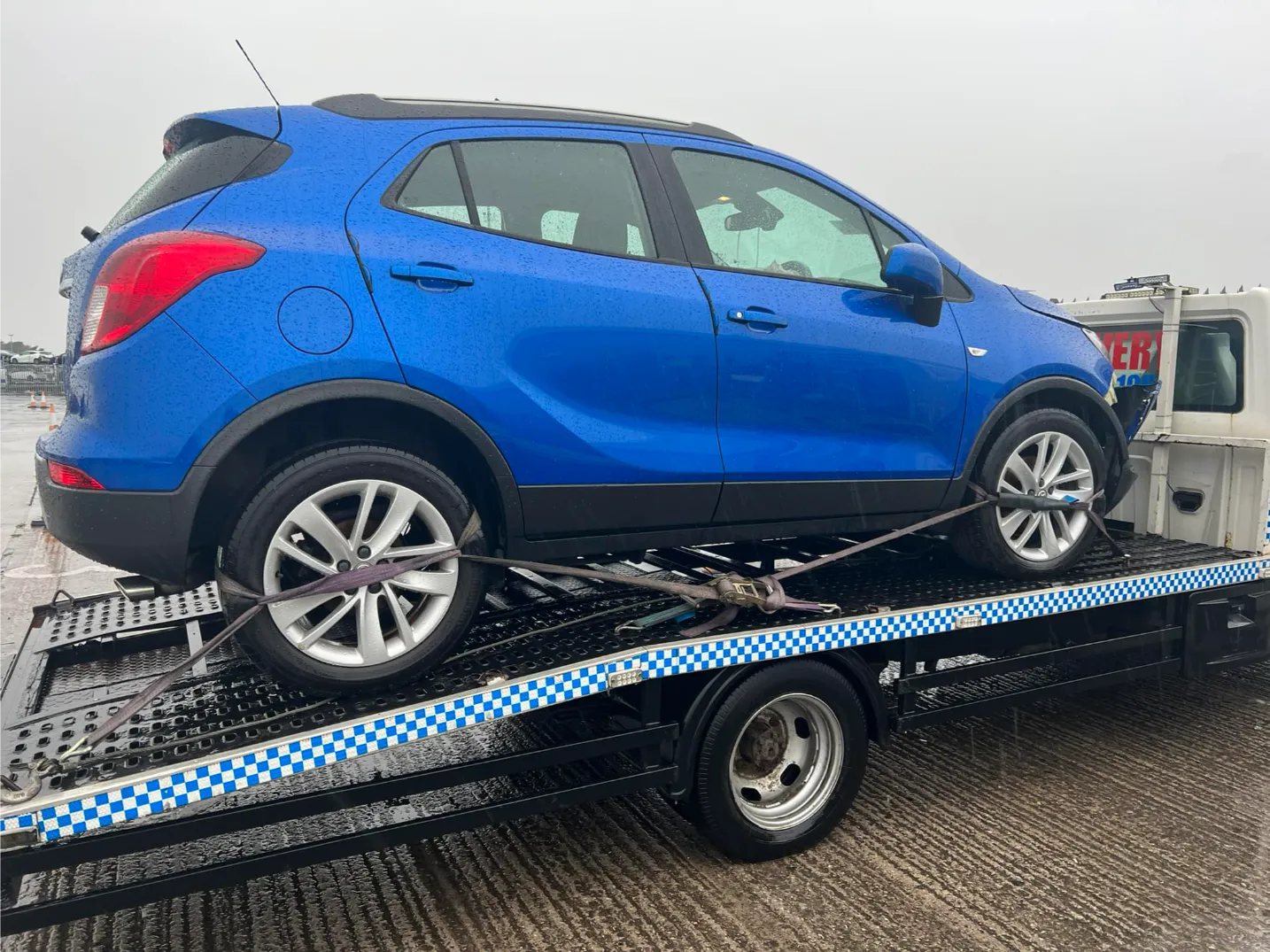 blue-car-recovery-london-safe-road-recovery