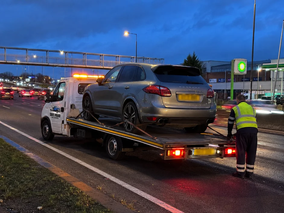 Porsche Cayenne Motorway Recovery Night London