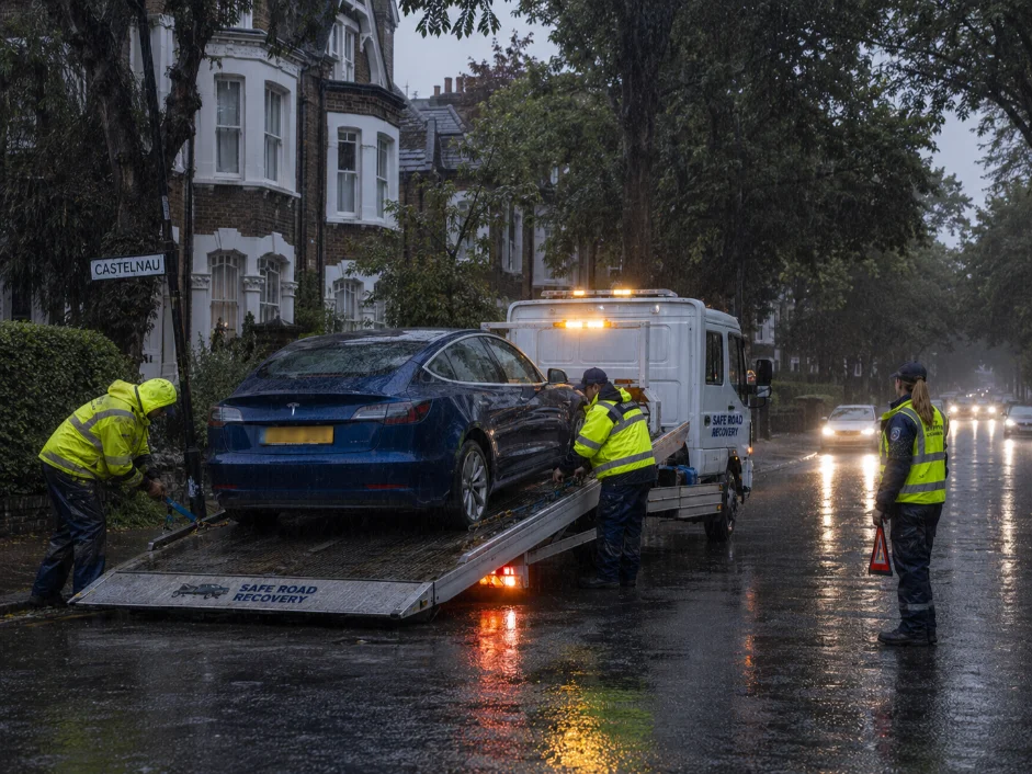 Tesla Model Y Breakdown Recovery Castelnau Barnes