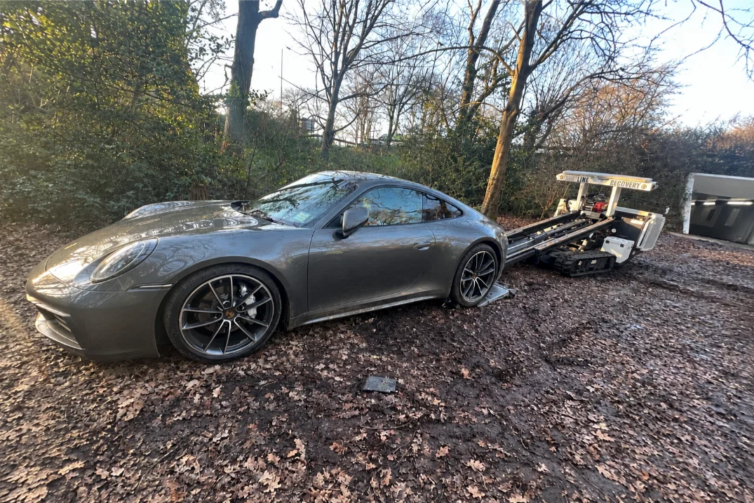 Porsche and Recovery Rig in Woodland